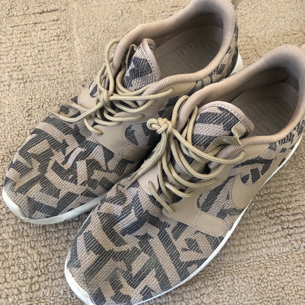 nike rosche run aztec size 10